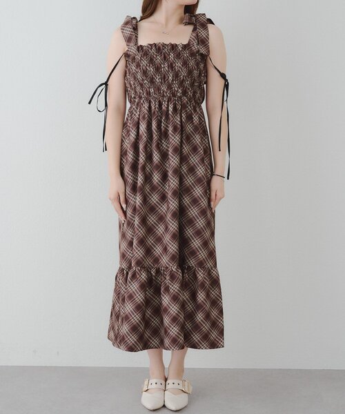 continuer de NICE CLAUP（コンティニューデナイスクラップ）の「肩リボンシャーリングワンピース（ワンピース・レディース・ブラック/ブラウン系その他/ブラック系その他/グレー系その他2・FREE）」の16枚目の写真