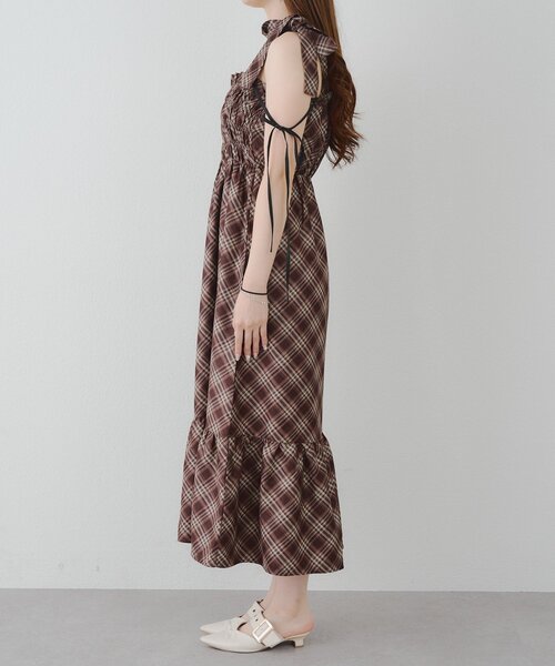 continuer de NICE CLAUP（コンティニューデナイスクラップ）の「肩リボンシャーリングワンピース（ワンピース・レディース・ブラック/ブラウン系その他/ブラック系その他/グレー系その他2・FREE）」の17枚目の写真
