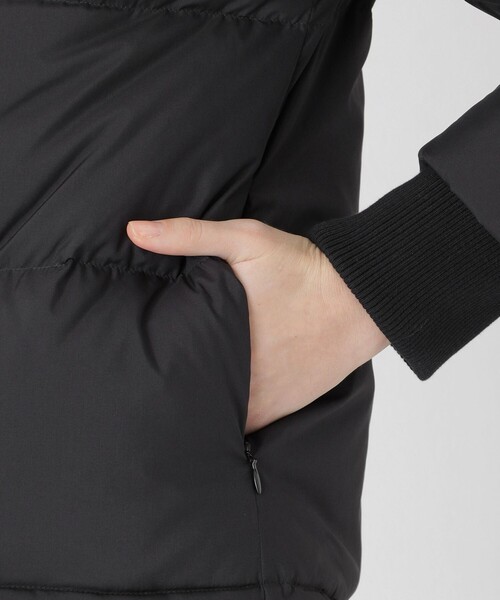 BLUE LABEL CRESTBRIDGE（ブルーレーベルクレストブリッジ）の「ハイマルチピーチタフタショートダウンコート（ダウンジャケット/コート・レディース・ブラック/オフホワイト/ダークネイビー/ベージュ・38/36/40）」の16枚目の写真