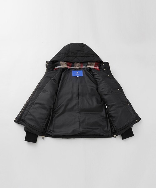 BLUE LABEL CRESTBRIDGE（ブルーレーベルクレストブリッジ）の「ハイマルチピーチタフタショートダウンコート（ダウンジャケット/コート・レディース・ブラック/オフホワイト/ダークネイビー/ベージュ・38/36/40）」の17枚目の写真