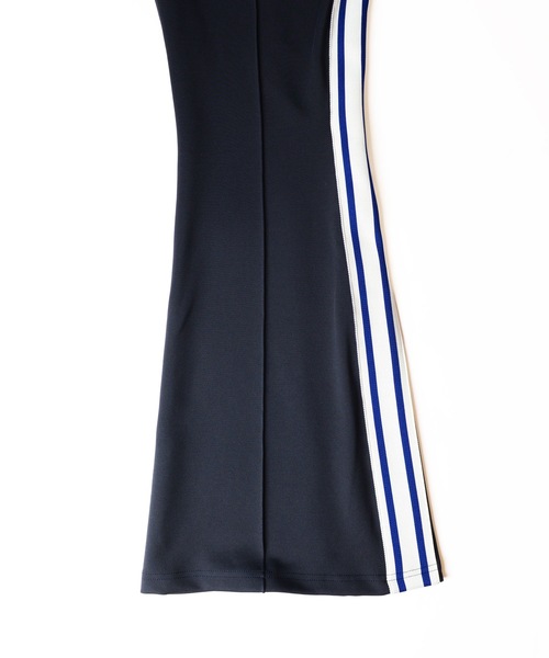 HOLIDAY（ホリデイ）の「FLARE TRACK PANTS フレアトラックパンツ（その他パンツ・レディース・レッド/ネイビー・1/0）」の9枚目の写真