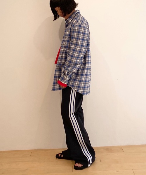 HOLIDAY（ホリデイ）の「FLARE TRACK PANTS フレアトラックパンツ（その他パンツ・レディース・レッド/ネイビー・1/0）」の21枚目の写真
