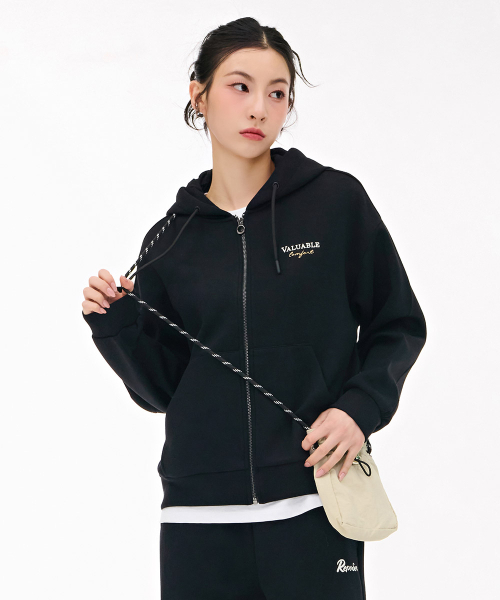 CHASECULT(チェイスカルト)の「女性ポイントフードジップアップ-ブラック(パーカー・レディース・ブラック・90/85)」の4枚目の写真