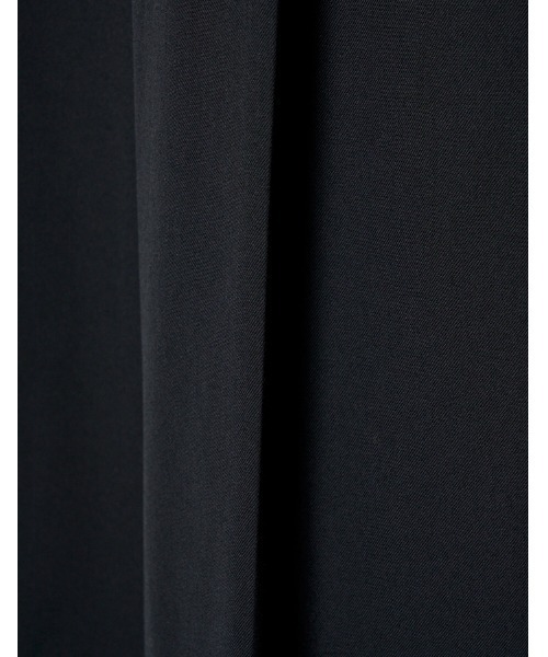 RUMCHE(ラムシェ)の「Tuck Form Trousers / タックフォルムパンツ(スラックス・レディース・ブラック・MEDIUM)」の9枚目の写真