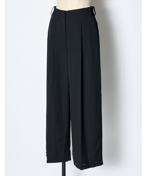 RUMCHE(ラムシェ)の「Tuck Form Trousers / タックフォルムパンツ(スラックス・レディース・ブラック・MEDIUM)」の11枚目の写真