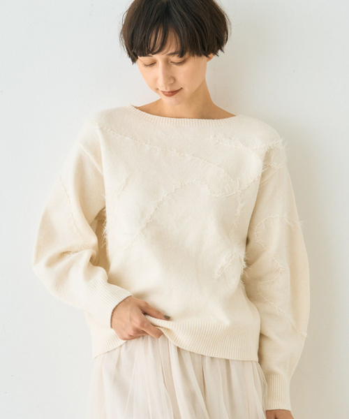 EMMA ROUGE VIF(エマルージュヴィフ)の「【一部店舗限定】フェザーラインニットプルオーバー(ニット/セーター・レディース・チャコールグレー/オフホワイト・フリー)」の2枚目の写真