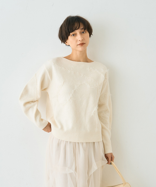EMMA ROUGE VIF(エマルージュヴィフ)の「【一部店舗限定】フェザーラインニットプルオーバー(ニット/セーター・レディース・チャコールグレー/オフホワイト・フリー)」の4枚目の写真