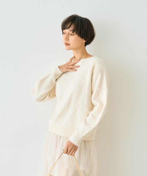 EMMA ROUGE VIF(エマルージュヴィフ)の「【一部店舗限定】フェザーラインニットプルオーバー(ニット/セーター・レディース・チャコールグレー/オフホワイト・フリー)」の5枚目の写真