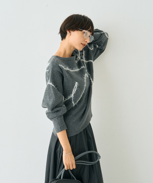 EMMA ROUGE VIF(エマルージュヴィフ)の「【一部店舗限定】フェザーラインニットプルオーバー(ニット/セーター・レディース・チャコールグレー/オフホワイト・フリー)」の9枚目の写真