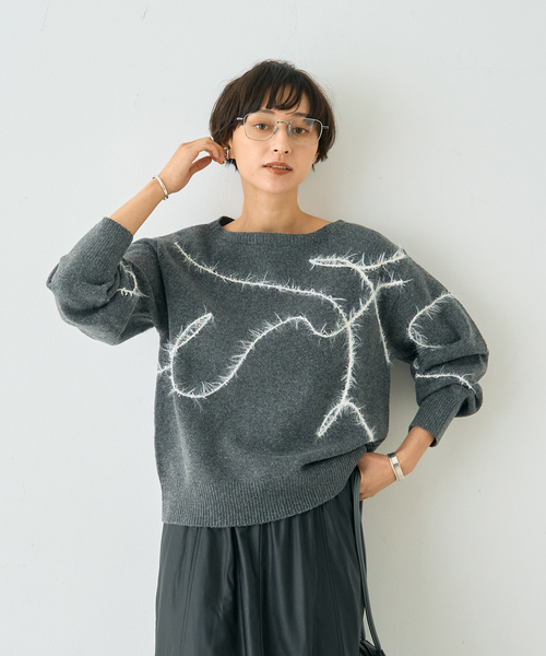 EMMA ROUGE VIF(エマルージュヴィフ)の「【一部店舗限定】フェザーラインニットプルオーバー(ニット/セーター・レディース・チャコールグレー/オフホワイト・フリー)」の10枚目の写真