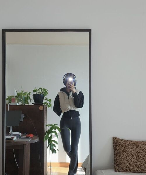 PRENDA（プレンダ）の「STAR CUT-OFF HOOD ZIP-UP BLACK（パーカー・レディース・その他・FREE）」の2枚目の写真