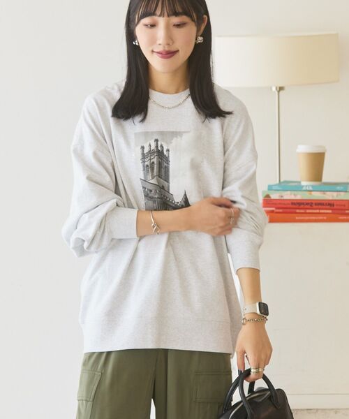 AMERICAN HOLIC(アメリカンホリック)の「ハンドストロークフォト裏毛プルオーバー(スウェット・レディース・杢グレー/ブラック・FREE)」の2枚目の写真