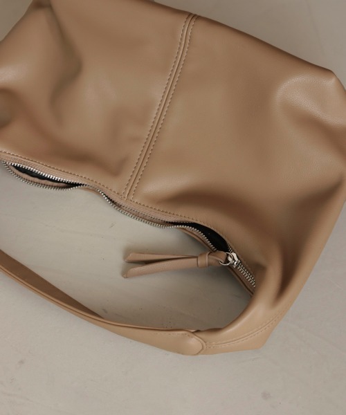 Bou Jeloud(ブージュルード)の「ワンハンドルPUバック(ハンドバッグ・レディース・モカ/ブラック・ONESIZE)」の11枚目の写真