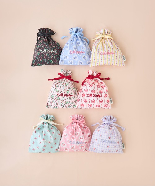 Cath Kidston（キャスキッドソン）の「ドローストリングポーチ（ポーチ・レディース・イエロー/パープル/サーモンピンク/サックスブルー系/レッド/ピンク/ライトグリーン/サックスブルー/アイボリー/ブラック/アイボリー系・FREE）」の2枚目の写真