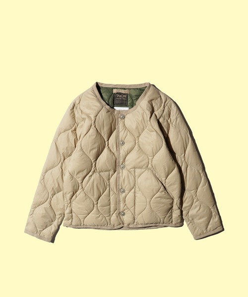 TAION（タイオン）の「TAION / タイオン KIDS MILITARY CREW NECK BUTTON DOWN JACKET (TAION-K104ALSBML-1) キッズ ミリタリー クルーネックボタン ダウンジャケット ソフトシェル（ダウンジャケット/コート・キッズ・ブラック/オリーブ/ベージュ・120cm/130cm/140cm/150cm）」の2枚目の写真