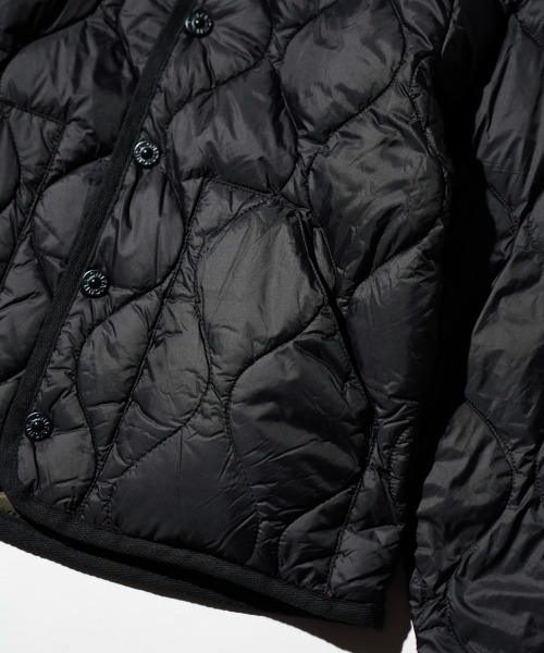 TAION（タイオン）の「TAION / タイオン KIDS MILITARY CREW NECK BUTTON DOWN JACKET (TAION-K104ALSBML-1) キッズ ミリタリー クルーネックボタン ダウンジャケット ソフトシェル（ダウンジャケット/コート・キッズ・ブラック/オリーブ/ベージュ・120cm/130cm/140cm/150cm）」の7枚目の写真