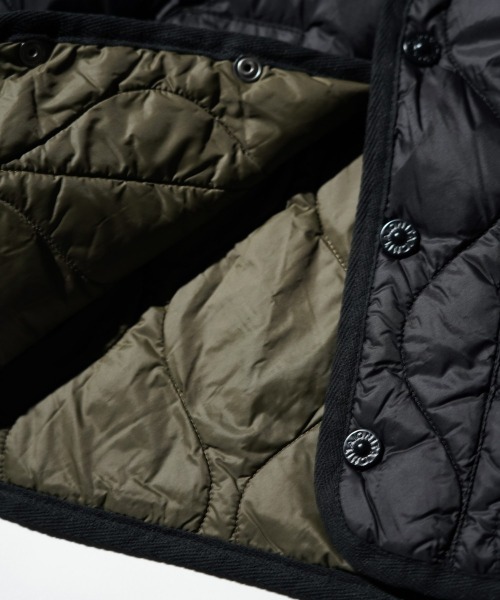 TAION（タイオン）の「TAION / タイオン KIDS MILITARY CREW NECK BUTTON DOWN JACKET (TAION-K104ALSBML-1) キッズ ミリタリー クルーネックボタン ダウンジャケット ソフトシェル（ダウンジャケット/コート・キッズ・ブラック/オリーブ/ベージュ・120cm/130cm/140cm/150cm）」の8枚目の写真