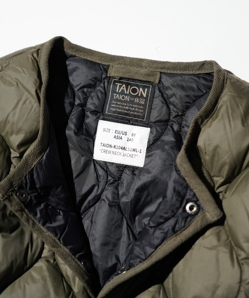 TAION（タイオン）の「TAION / タイオン KIDS MILITARY CREW NECK BUTTON DOWN JACKET (TAION-K104ALSBML-1) キッズ ミリタリー クルーネックボタン ダウンジャケット ソフトシェル（ダウンジャケット/コート・キッズ・ブラック/オリーブ/ベージュ・120cm/130cm/140cm/150cm）」の17枚目の写真