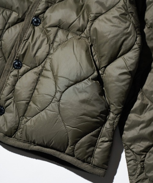 TAION（タイオン）の「TAION / タイオン KIDS MILITARY CREW NECK BUTTON DOWN JACKET (TAION-K104ALSBML-1) キッズ ミリタリー クルーネックボタン ダウンジャケット ソフトシェル（ダウンジャケット/コート・キッズ・ブラック/オリーブ/ベージュ・120cm/130cm/140cm/150cm）」の20枚目の写真