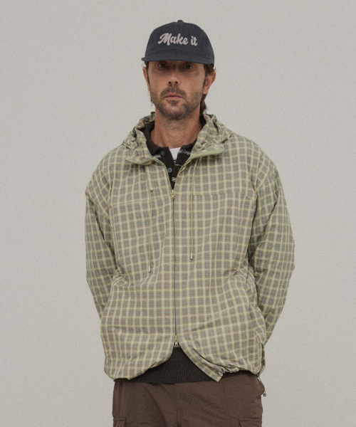 WMC(ダブリューエムシー)の「チェックウィンドブレーカー_BEIGE(ナイロンジャケット・メンズ・ベージュ・MEDIUM/LARGE)」の1枚目の写真