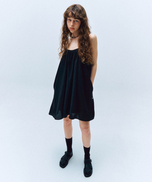 MMAK（マーク）の「ベイビーボリュームシャーリングスリーブレスドレス、ブラック（ワンピース）」