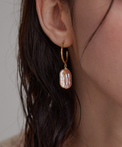 MERRYMOTIVE(メリーモチーブ)の「Apricot freshwater pearl earring(ピアス(両耳用)・レディース・その他・FREE)」の1枚目の写真