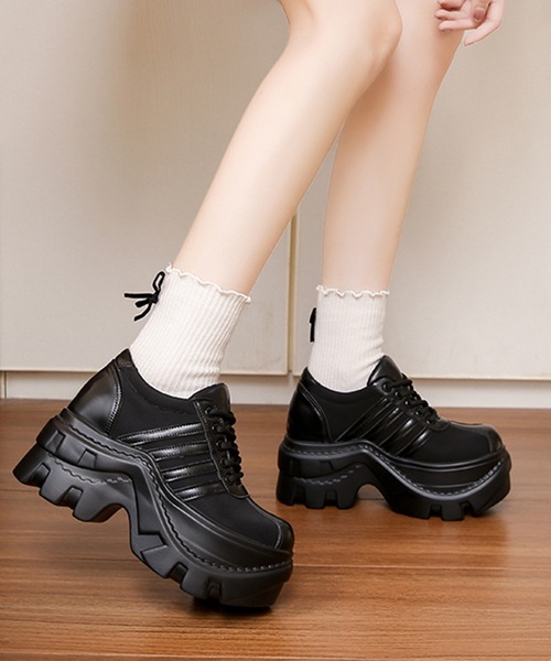 Lace Ladies(レースレディース)の「ボリューム レースアップ ライン 厚底 スニーカー(スニーカー・レディース・ブラック・22.5cm/23cm/23.5cm/24cm/24.5cm/25cm)」の1枚目の写真