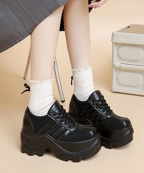 Lace Ladies(レースレディース)の「ボリューム レースアップ ライン 厚底 スニーカー(スニーカー・レディース・ブラック・22.5cm/23cm/23.5cm/24cm/24.5cm/25cm)」の2枚目の写真