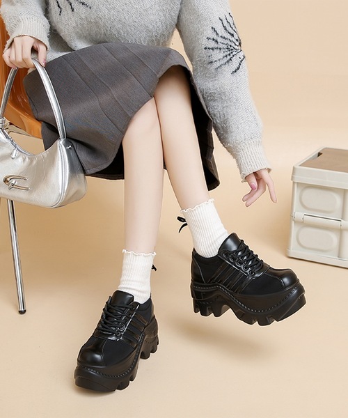 Lace Ladies(レースレディース)の「ボリューム レースアップ ライン 厚底 スニーカー(スニーカー・レディース・ブラック・22.5cm/23cm/23.5cm/24cm/24.5cm/25cm)」の3枚目の写真