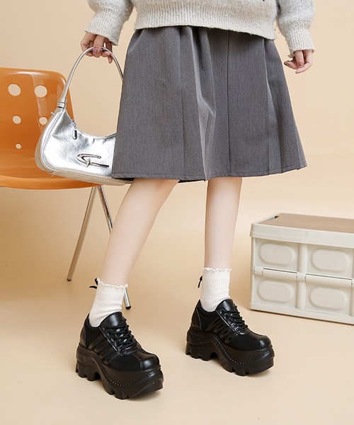 Lace Ladies(レースレディース)の「ボリューム レースアップ ライン 厚底 スニーカー(スニーカー・レディース・ブラック・22.5cm/23cm/23.5cm/24cm/24.5cm/25cm)」の4枚目の写真