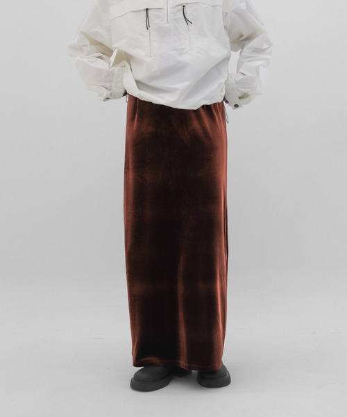 lit(リット)の「Velor Long Tight Skirt(スカート・レディース・ブラウン系その他/ブラック/ブルー・FREE)」の1枚目の写真