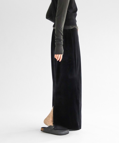 lit(リット)の「Velor Long Tight Skirt(スカート・レディース・ブラウン系その他/ブラック/ブルー・FREE)」の14枚目の写真