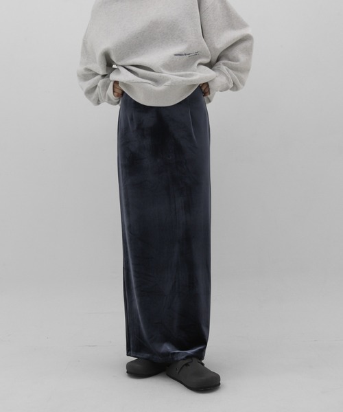 lit(リット)の「Velor Long Tight Skirt(スカート・レディース・ブラウン系その他/ブラック/ブルー・FREE)」の4枚目の写真