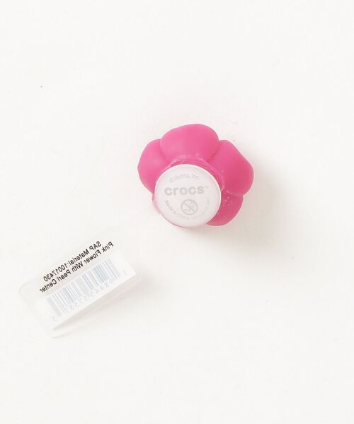 crocs(クロックス)の「crocs Pink Flower With Pearl Center / クロックス ピンク フラワー ウィズ パール センター(シューズアクセサリー・レディース・マルチ・FREE)」の2枚目の写真