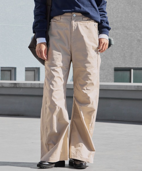 adidas（アディダス）の「adidas/アディダス ORI PREMIUM ESSENTIALS WIDE PANTS トレフォイルロゴ ツイルワイドパンツ 2026年春夏（チノパンツ・メンズ・ブラック/ベージュ・34/32/30/28）」の2枚目の写真