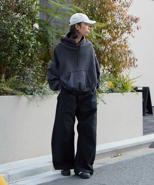adidas（アディダス）の「adidas/アディダス ORI PREMIUM ESSENTIALS WIDE PANTS トレフォイルロゴ ツイルワイドパンツ 2026年春夏（チノパンツ・メンズ・ブラック/ベージュ・34/32/30/28）」の13枚目の写真