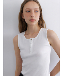 UNNOUT（アナウト）の「RIBBED HENLEY NECK SLEEVELESS SHIRT WHITE（Tシャツ/カットソー）」