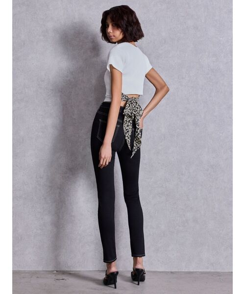 GYDA（ジェイダ）の「GDビジューMOLDチェーンストラップポインテッドミュール（パンプス・レディース・ブラック/オフホワイト・SMALL/LARGE/MEDIUM）」の7枚目の写真