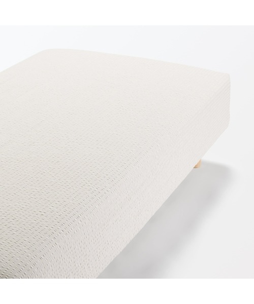 無印良品（ムジルシリョウヒン）の「綿　サッカー織　ボックスシーツ・Ｓ　１００×２００×１８‐２８ｃｍ用（寝具・メンズ・グレー/オフホワイト/グリーン/ベージュ・FREE）」の3枚目の写真