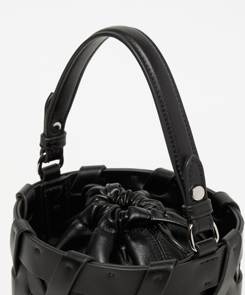 UNITED ARROWS（ユナイテッドアローズ）の「パネル メッシュ バケットバッグ（ショルダーバッグ・レディース・ブラック/オフホワイト・FREE）」の14枚目の写真