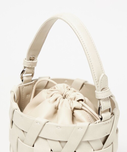 UNITED ARROWS（ユナイテッドアローズ）の「パネル メッシュ バケットバッグ（ショルダーバッグ・レディース・ブラック/オフホワイト・FREE）」の21枚目の写真