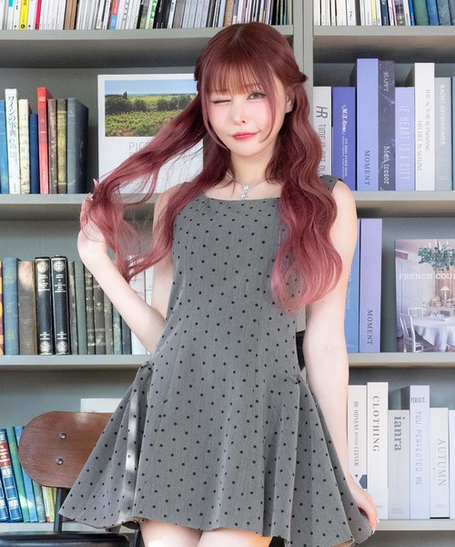 Tika(ティカ)の「キャバドレス ミニ フレア ドット バックリボン ノースリーブ 背中魅せドレス キャバワンピ(ドレス・レディース・ダークグレー/アイボリー・L)」の6枚目の写真