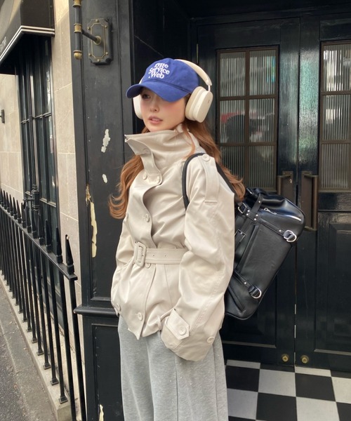 RAY CASSIN（レイカズン）の「スタンドショートトレンチコート（トレンチコート・レディース・ベージュ/ブラウン系その他2/ライトベージュ・FREE）」の4枚目の写真