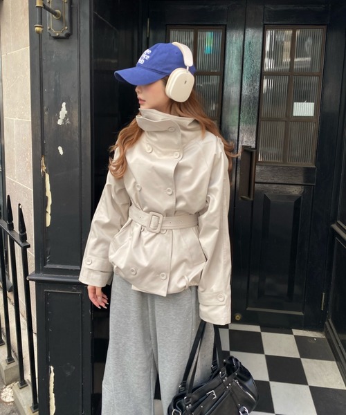 RAY CASSIN（レイカズン）の「スタンドショートトレンチコート（トレンチコート・レディース・ベージュ/ブラウン系その他2/ライトベージュ・FREE）」の6枚目の写真