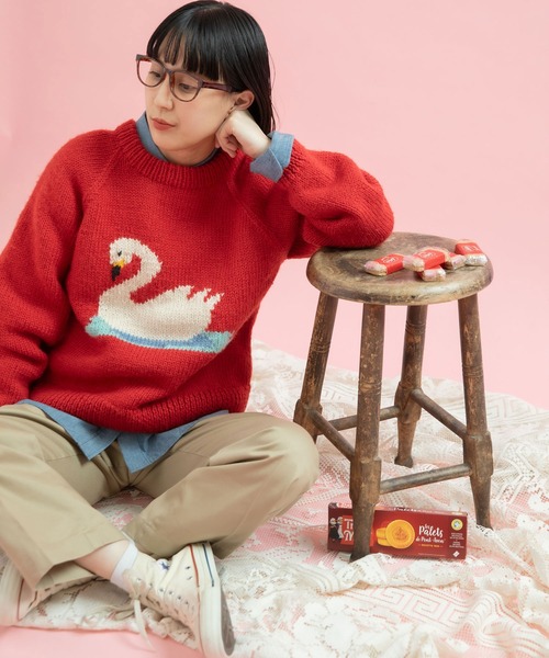 CHILD WOMAN(チャイルドウーマン)の「ネパールギルボックス スワンインターシャプルオーバー(ニット/セーター・レディース・レッド/ブラック/グレー・FREE)」の3枚目の写真