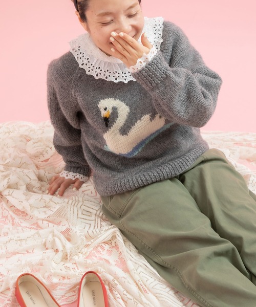 CHILD WOMAN(チャイルドウーマン)の「ネパールギルボックス スワンインターシャプルオーバー(ニット/セーター・レディース・レッド/ブラック/グレー・FREE)」の12枚目の写真