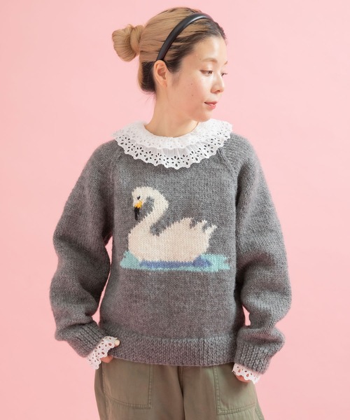 CHILD WOMAN(チャイルドウーマン)の「ネパールギルボックス スワンインターシャプルオーバー(ニット/セーター・レディース・レッド/ブラック/グレー・FREE)」の9枚目の写真