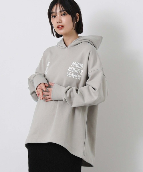 Gready Brilliant(グレディブリリアン)の「裏毛バックロゴフーディー(Tシャツ/カットソー・レディース・グレイッシュベージュ/ネイビー・38)」の2枚目の写真