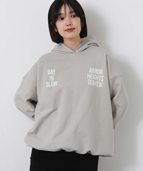 Gready Brilliant(グレディブリリアン)の「裏毛バックロゴフーディー(Tシャツ/カットソー・レディース・グレイッシュベージュ/ネイビー・38)」の4枚目の写真