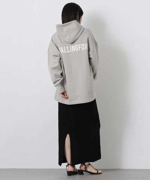 Gready Brilliant(グレディブリリアン)の「裏毛バックロゴフーディー(Tシャツ/カットソー・レディース・グレイッシュベージュ/ネイビー・38)」の22枚目の写真
